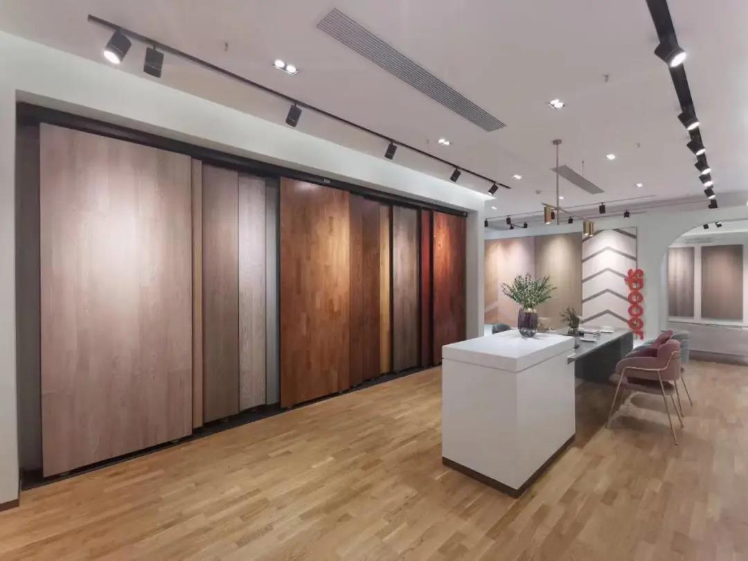 大自然地板喜獲“家居行業服務榜樣”“家居五星服務門店”雙料獎